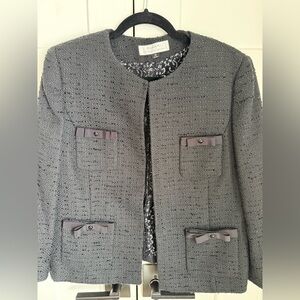 Tahari by Arthur S. Levine gray tweed jacket with bow details, size 12 like new!